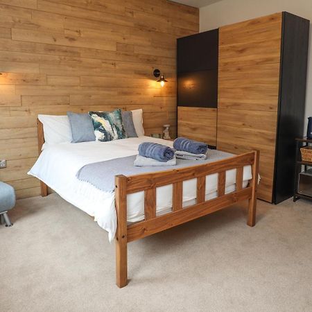 Aqua Nest Eastbourne - En-Suite, Free Parking, Kitchen ภายนอก รูปภาพ
